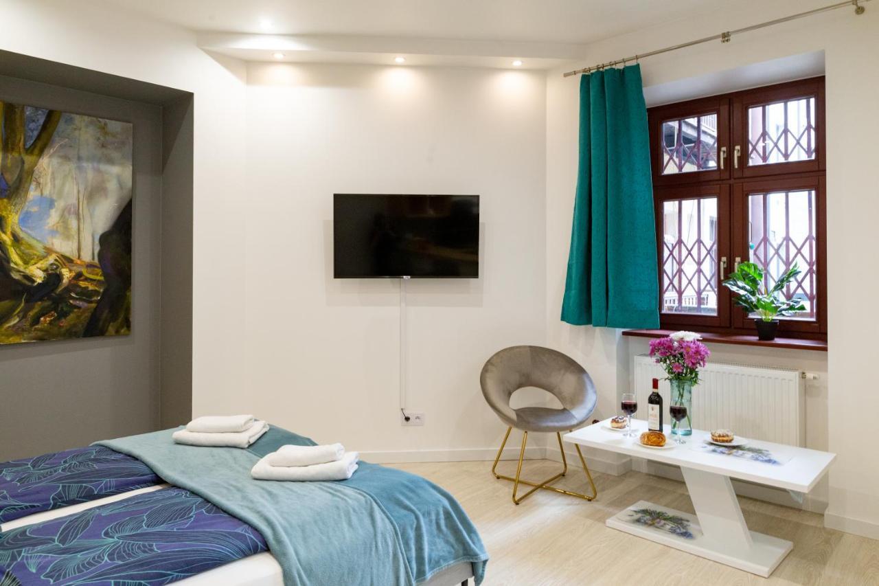 Shy But Shining! Lovely, Stylish & Fully Equipped. Apartment *