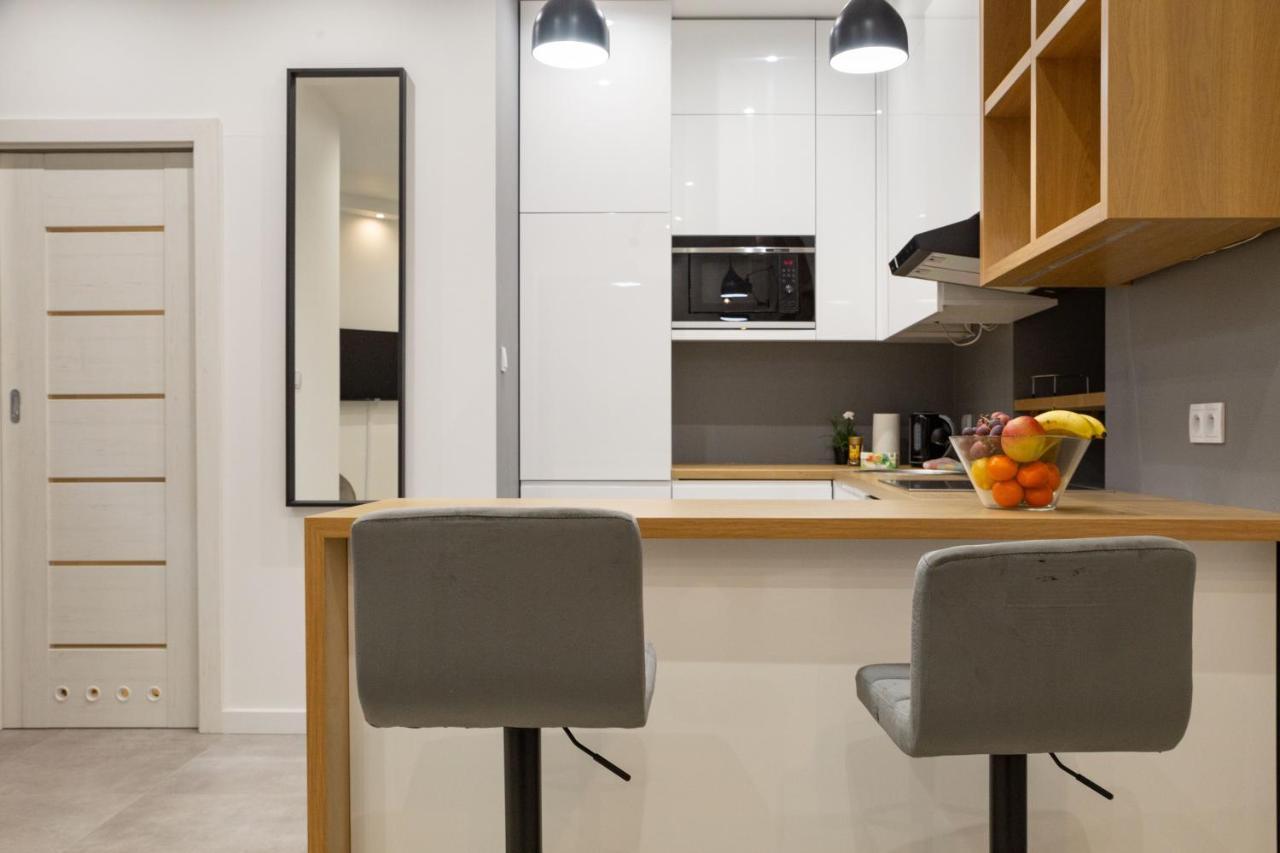 Shy But Shining! Lovely, Stylish & Fully Equipped. Apartment